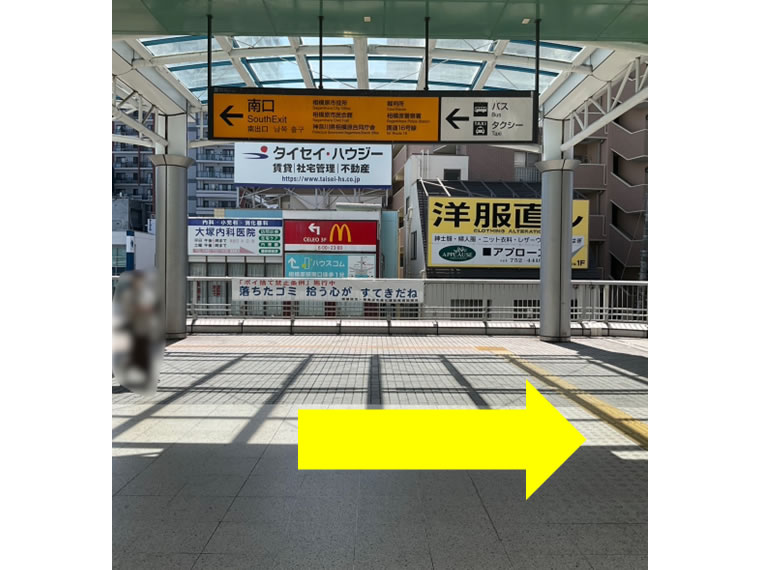 ②つきあたりを、右に曲がってください